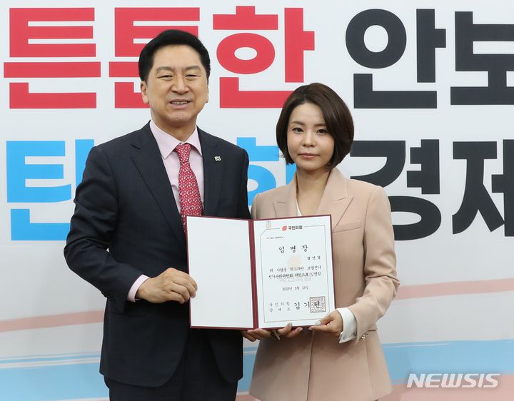 뉴시스