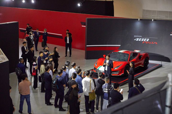 [서울=뉴시스]  페라리는 1일부터 오는 4일까지 나흘간 서울 동대문디자인플라자(DDP) 아트홀에서 몰입형 전시 '우니베르소 페라리'(Universo Ferrari)를 개최했다.(사진=페라리 제공) 2023.06.01 photo@newsis.com *재판매 및 DB 금지