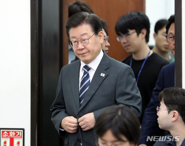 [서울=뉴시스] 전진환 기자 = 이재명 더불어민주당 대표가 5일 오전 서울 여의도 국회에서 열린 최고위원회의에 참석하고 있다. 2023.06.05. amin2@newsis.com