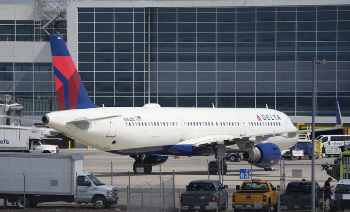 [콜로라도=AP/뉴시스] 사진은 덴버국제공항에서 촬영된 델타 항공기.  트럼프 정부의 관세전쟁으로 델타는 멕시코항공사와의 오랜 협력 관계의 단절 등 피해를 입게 되었다. 2025.07.20. *재판매 및 DB 금지