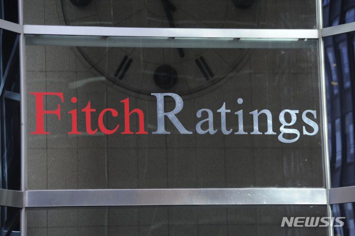 [뉴욕=AP/뉴시스] 미국 뉴욕에 있는 신용평가사 피치의 간판 모습. 2025.10.02.