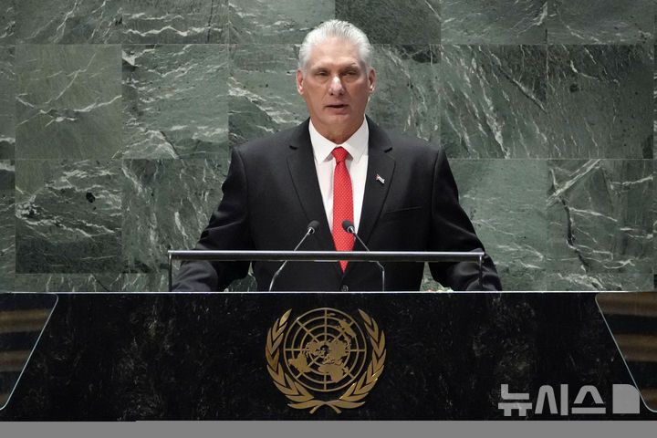 [뉴욕=AP/뉴시스] 미겔 디아스카넬 쿠바 대통령이 도널드 트럼프 미국 대통령 압박에 11일 엑스(X, 옛 트위터)에 글을 올려 "쿠바는 자유롭고 독립적인 주권국"이라며 반발했다. (사진=뉴시스DB) 2026.01.12.