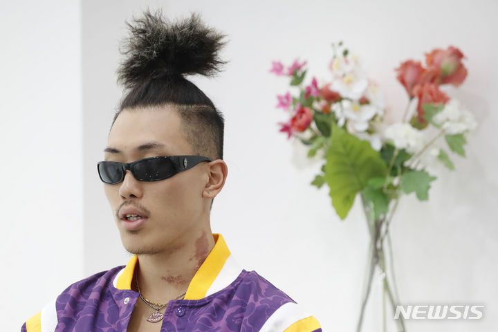 [서울=뉴시스] 최동준 기자 = 크리에이터 김모이 씨가 26일 서울 강서구 한 스튜디오에서 뉴시스와 인터뷰를 하고 있다. 2023.09.26. photocdj@newsis.com