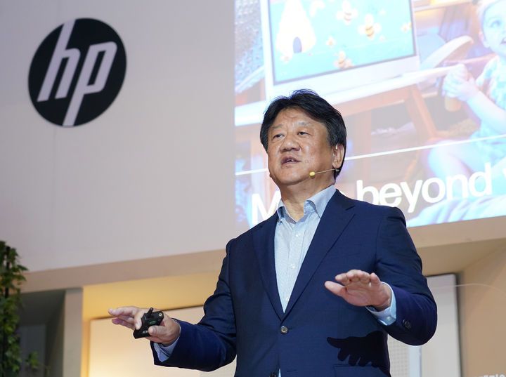 [서울=뉴시스] 김대환 HP 코리아 대표가 6일 진행한 HP 소비자용 PC 신제품 출시 기자 간담회에서 환영 인사를 전하고 있다. (사진=HP코리아) 2023.10.06. photo@newsis.com  *재판매 및 DB 금지