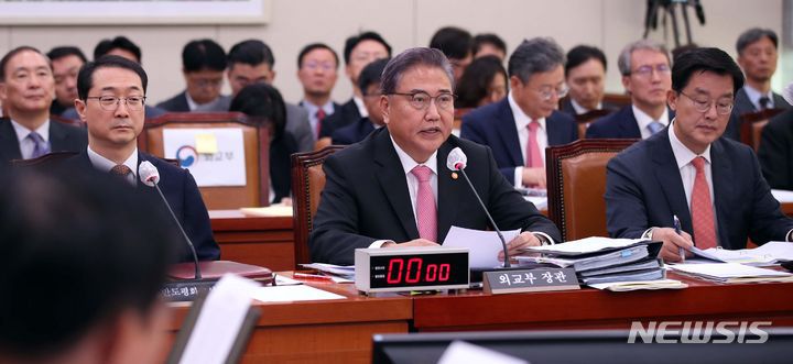 [서울=뉴시스] 고범준 기자 = 박진 외교부 장관이 10일 오전 서울 여의도 국회에서 열린 외교통일위원회 외교부, 재외동포청, 한국국제협력단, 한국국제교류재단, 재외동포협력센터, 한아프리카재단 등에 대한 국정감사에서 의원 질의에 답변하고 있다. 2023.10.10. bjko@newsis.com