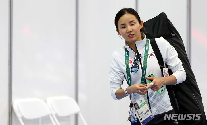 [리우데자네이루(브라질)=뉴시스] 고범준 기자 = 2016 브라질 리우데자네이루 하계올림픽에 출전하는 한국 펜싱 국가대표 남현희가 31일 오후(현지시각) 브라질 리우데자네이루 리오센트로 파빌리온5에서 훈련을 마치고 이동을 하고 있다. 2016.08.01.