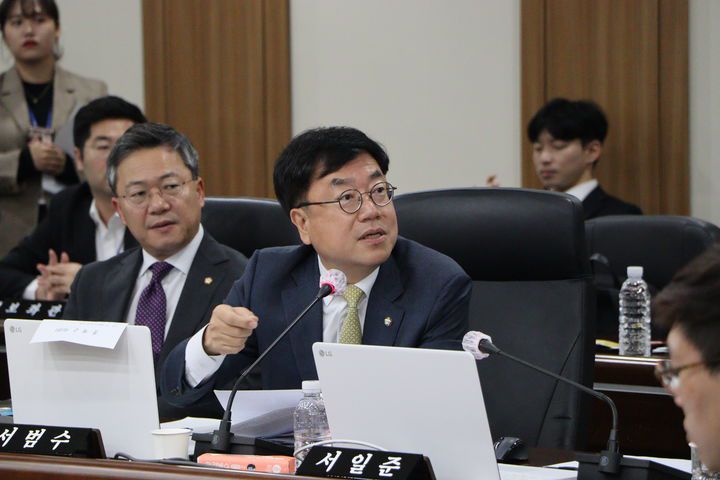 [울산=뉴시스] 유재형 기자 = 국회 국토교통위원회 소속 국민의힘 서범수(울산 울주군)은 25일 한국공항공사에 대한 국정감사에서 최근 울산공항이 하이에어 운항 중단에 따른 운항 편수 부족 문제를 지적하고 정부에 관련 대책을 질의했다고 밝혔다. 2023.10.25. (사진= 서범수 의원 제공)photo@newsis.com *재판매 및 DB 금지