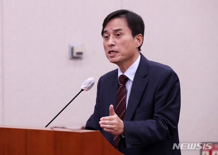 [서울=뉴시스] 고범준 기자 = 조은석 감사원 감사위원이 26일 오후 서울 여의도 국회에서 열린 법제사법위원회 종합 국정감사에서 의원 질의에 답변하고 있다. 2023.10.26. bjko@newsis.com