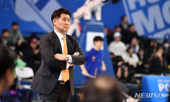 [서울=뉴시스]프로농구 창원 LG 조상현 감독 (사진 = KBL 제공)