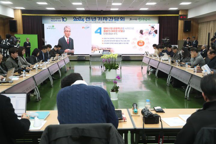 [창원=뉴시스] 박종훈 경남교육감 신년 기자간담회. (사진=경남교육청 제공). 2024.01.11. photo@newsis.com *재판매 및 DB 금지