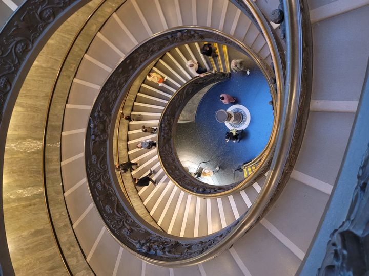 바티칸시티 미술관의 출구. 세상의 중심처럼 경외로운 미술품들이 집약된 미술관이다. *재판매 및 DB 금지