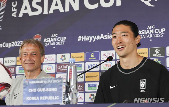 [도하(카타르)=뉴시스] 김근수 기자 = 대한민국 축구 국가대표팀 조규성이 1일(현지시간) 카타르 도하 메인 미디어센터에서 호주와 아시안컵 8강전을 하루 앞두고 열린 공식 기자회견에서 취재진 질문에 답하고 있다. 2024.02.01. ks@newsis.comm