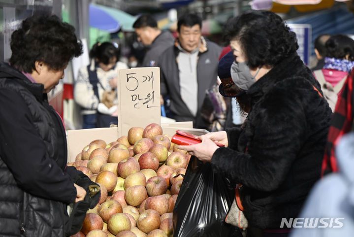 [광주=뉴시스] 광주 북구 말바우시장. 2024.02.04. pboxer@newsis.com