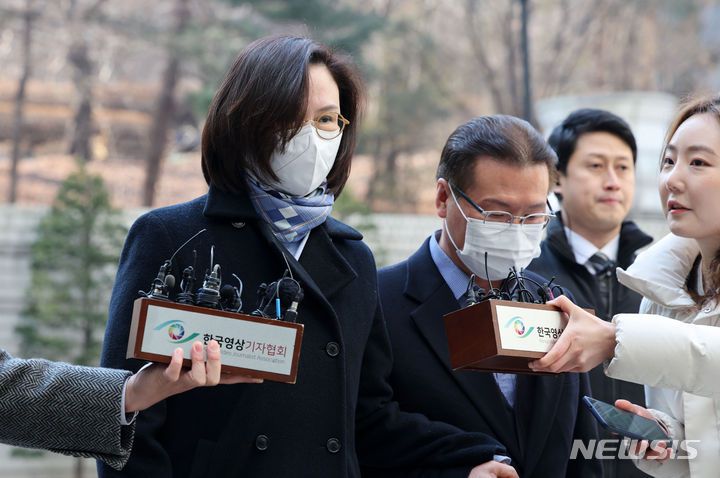 [서울=뉴시스] 홍효식 기자 = 조국 전 조국혁신당 대표 부인 정경심 전 동양대 교수 재판에서 허위 증언을 한 혐의로 재판에 넘겨진 전 서울대 공익인권법센터 사무국장이 1심에 이어 2심에서도 무죄를 선고받았다. 사진은 '자녀 입시 비리' 등 혐의로 기소된 정경심 전 동양대 교수. 2024.02.08. yesphoto@newsis.com