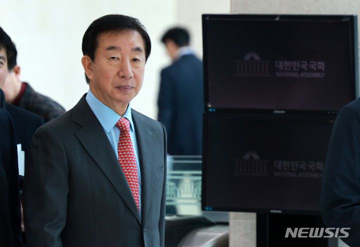 [서울=뉴시스] 고범준 기자 = 김성태 전 자유한국당 원내대표가 14일 오전 서울 여의도 국회 소통관에서 입장 발표 기자회견을 마치고 이동하고 있다. 2024.02.14. bjko@newsis.com