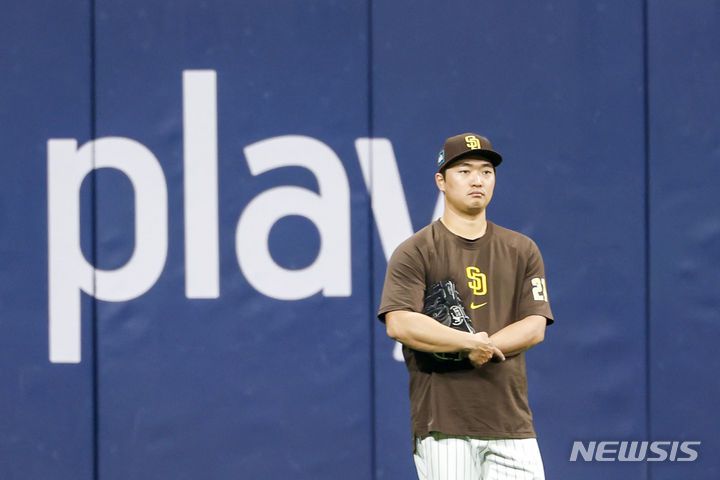 [서울=뉴시스] 정병혁 기자 = 20일 오후 서울 고척스카이돔에서 미국프로야구(MLB) 공식 개막전 LA다저스 대 샌디에이고 파드리스 경기에 앞서 샌디에이고 파드리스 고우석이 훈련을 하고 있다. 2024.03.20. jhope@newsis.com