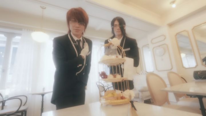 [서울=뉴시스] 그룹 'ASMRZ'의 곡 '잘자요 아가씨'의 공식 뮤직 비디오의 한 장면이다 (사진= 유튜브 채널 '나몰라패밀리 핫쇼' 캡처 ) 2024.4.1. photo@newsis.com *재판매 및 DB 금지