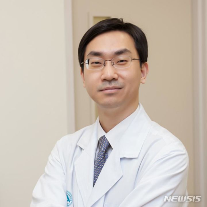 [서울=뉴시스]최세훈 서울아산병원 흉부외과 교수. (사진= 서울아산병원 홈페이지 캡처) 2024.04.22. photo@newsis.com.