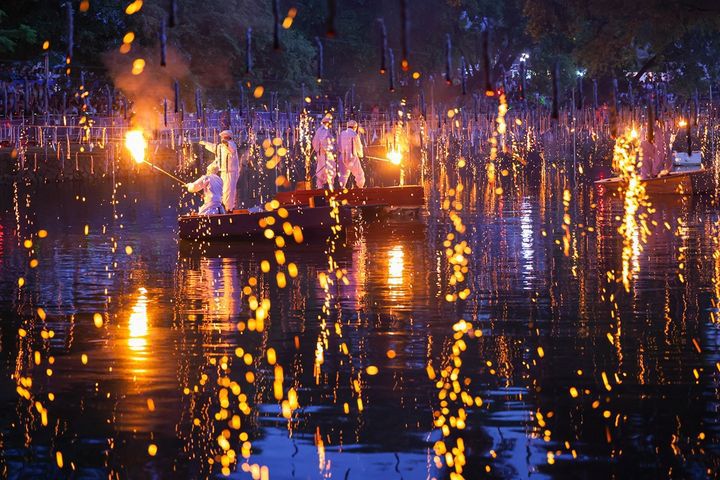 [함안=뉴시스]제31회 경남 함안 낙화놀이.2024.05.15.(사진=함안군 제공) photo@newsis.com  *재판매 및 DB 금지