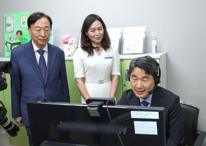 대전에듀힐링센터를 방문한 이주호 부총리와 설동호 대전교육감  *재판매 및 DB 금지