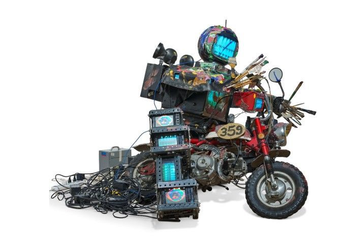 백남준(1932-2006), ‘루트 66(Route 66)’, mixed media sculpture, 130 x 150 x 120 cm. Executed in 1993. 추정가: HK$1,500,000 ? 2,500,000 (한화 약 2.6억 ? 4.3억 원) *재판매 및 DB 금지