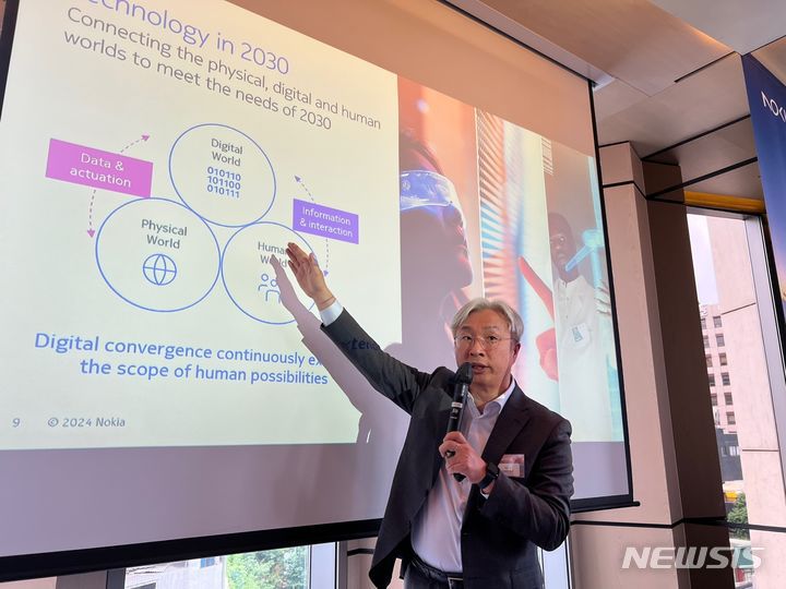 [서울=뉴시스] 한효찬 노키아 최고기술책임자(CTO)가 3일 열린 앰플리파이 코리아 행사에서 '기술비전 2030'에 대해 발표했다. (사진=심지혜 기자)
