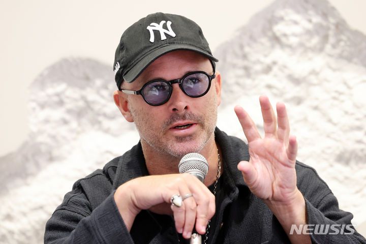 [서울=뉴시스] 박진희 기자 = 미국 시각예술가 다니엘 아샴(Daniel Arsham). 2024.07.11. pak7130@newsis.com