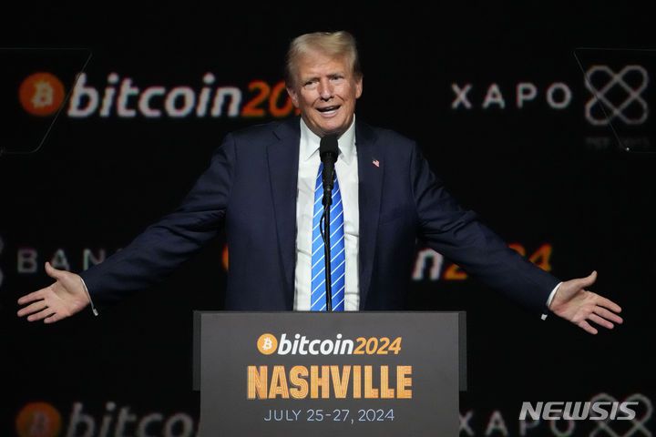 [내슈빌=AP/뉴시스]올해 7월27일(현지시각) 당시 미국 공화당 대선 후보였던 도널드 트럼프 전 대통령이 미 테네시주 내슈빌에서 열린 '비트코인 2024 콘퍼런스'에서 연설하는 모습. 2024.12.13