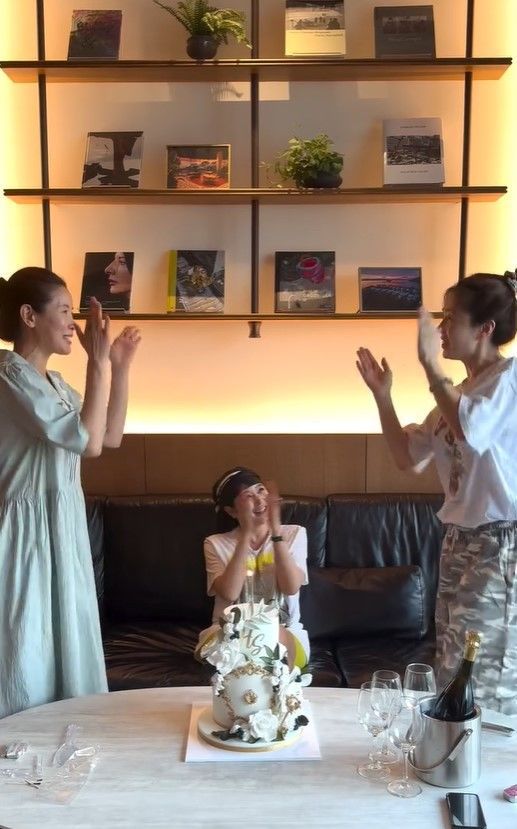 [서울=뉴시스] 이태란, 김혜수, 송윤아. (사진=김혜수 인스타그램 캡처) 2024.09.07. photo@newsis.com  *재판매 및 DB 금지