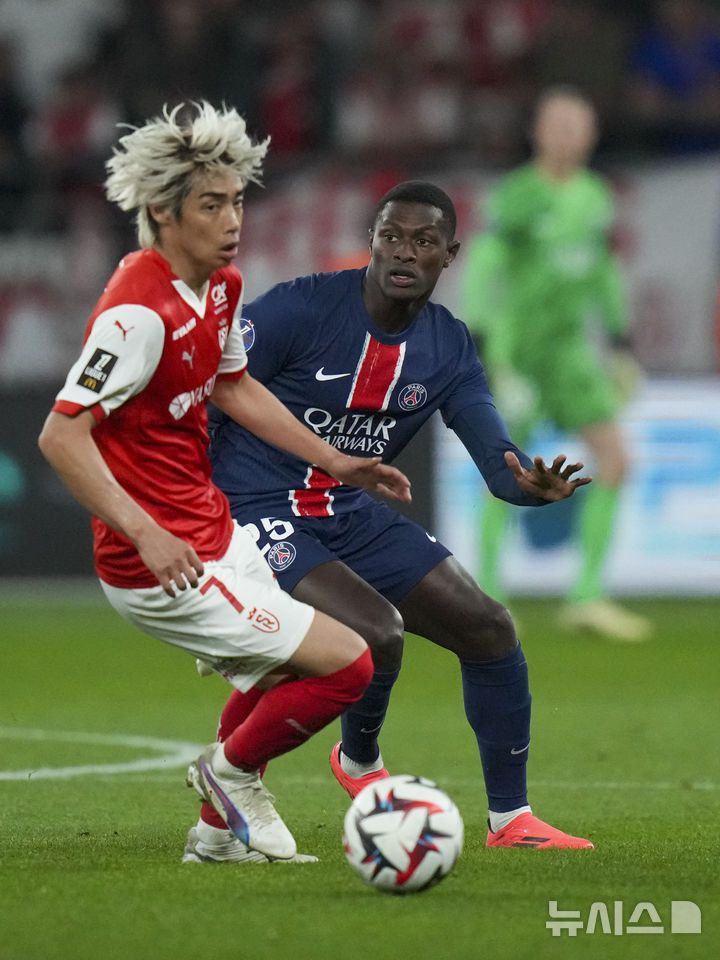 [랭스=AP/뉴시스] 프랑스 프로축구 리그앙 스타드 드 랭스의 이토 준야. 2024. 9. 31.