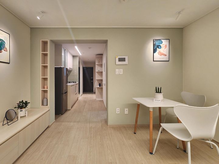 [서울=뉴시스] 문턱이 없는 LH 고령자 친화형 리모델링 견본주택 내부 모습. 2025.05.14. (사진=LH 제공) photo@newsis.com  *재판매 및 DB 금지