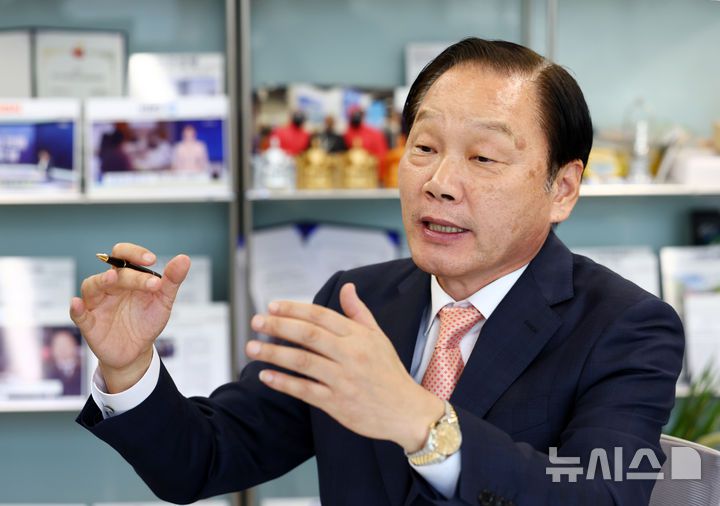 [서울=뉴시스] 전신 기자 = 길기연 서울관광재단 대표이사가 지난 10일 서울 종로구 서울관광재단에서 뉴시스와 인터뷰를 하고 있다. 2024.10.21. photo1006@newsis.com