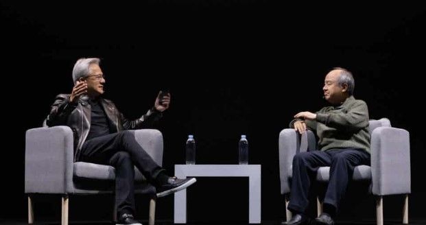 [서울=뉴시스]젠슨 황 엔비디아 CEO와 손정의 소프트뱅크그룹 회장이 지난 13일 일본 도쿄에서 진행된 '엔비디아 AI 서밋'에서 대담을 갖고 있다. (사진 = 엔비디아) 2024.11.14. photo@newsis.com  *재판매 및 DB 금지