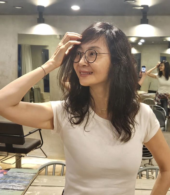 [서울=뉴시스] 5일 채시라는 자신의 사회관계망서비스(SNS)에 "제45회 서울 무용제 홍보대사 기자 회견 전날 준비"라는 글과 함께 사진을 올렸다. (사진=인스타그램 갈무리) *재판매 및 DB 금지