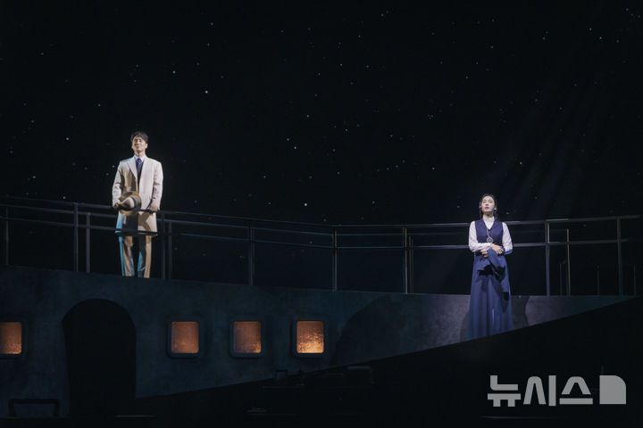 [서울=뉴시스] 연극 '사일런트 스카이' 공연 모습. (사진=국립극단 제공) photo@newsis.com *재판매 및 DB 금지