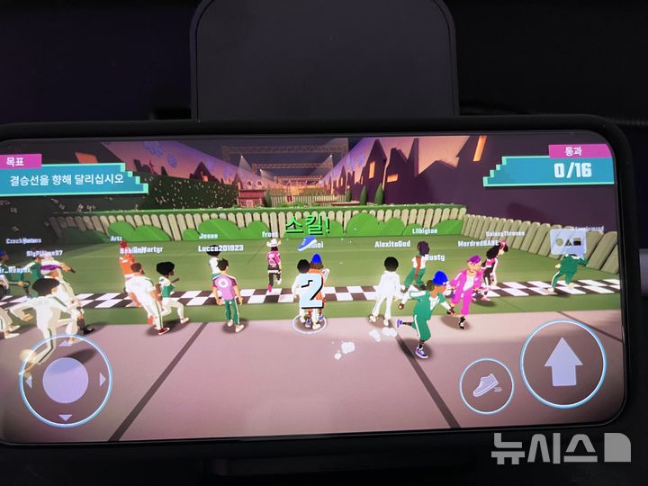 [서울=뉴시스]최은수 기자=넷플릭스가 9일 오전 서울 중구 동대문디자인플라자(DDP)에서 미디어 대상 '오징어게임 시즌2' 체험존을 개최했다.2024.12.09