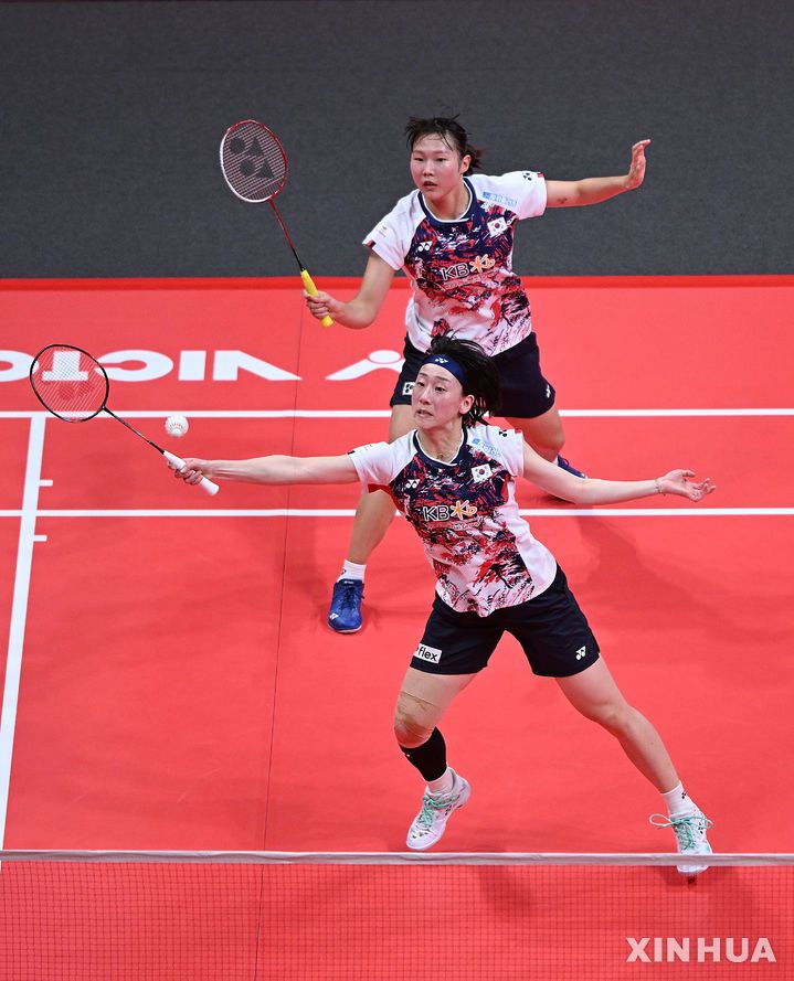 [항저우=신화/뉴시스] HSBC 세계배드민턴연맹(BWF) 월드 투어 파이널스 2024 여자복식 결승전에 진출한 백하나-이소희 조. 2024. 12. 12.