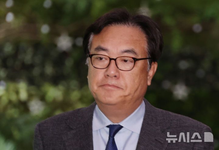 [서울=뉴시스] 김명원 기자 = 정진석 전 대통령실 비서실장. 2024.12.15. kmx1105@newsis.com