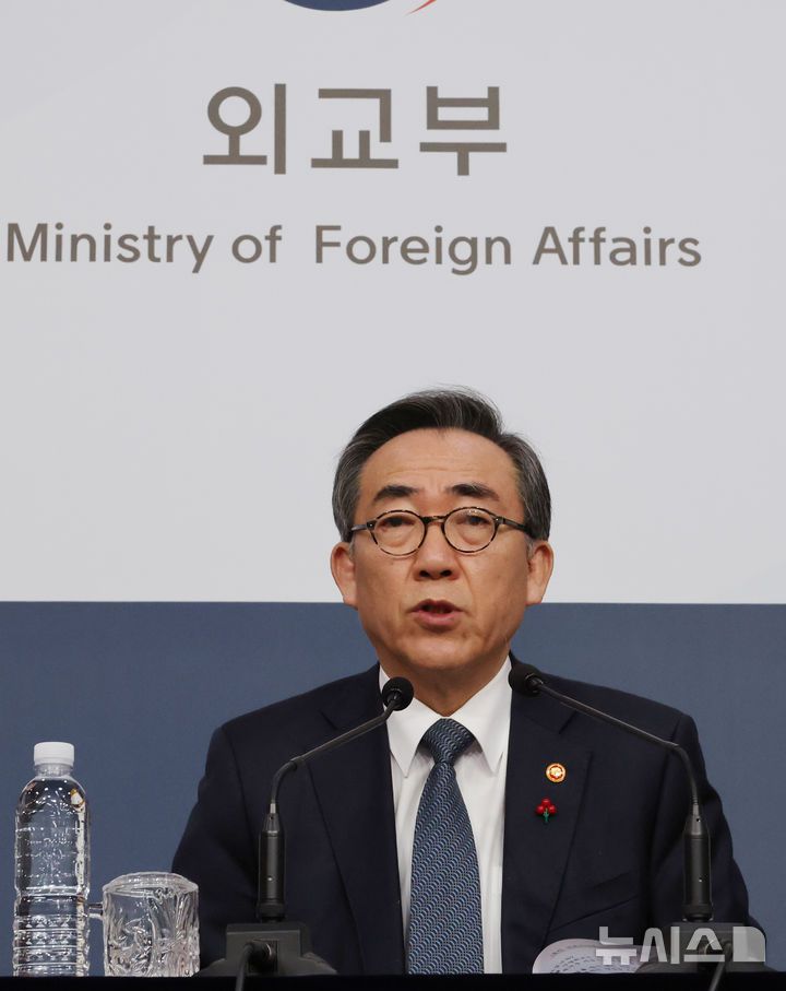 [서울=뉴시스] 김명원 기자 = 조태열 외교부 장관이 15일 오전 서울 종로구 정부서울청사 별관에서 권한대행 체제하에서의 외교업무 추진방향 등에 대해 기자간담회를 하고 있다. 2024.12.15. kmx1105@newsis.com