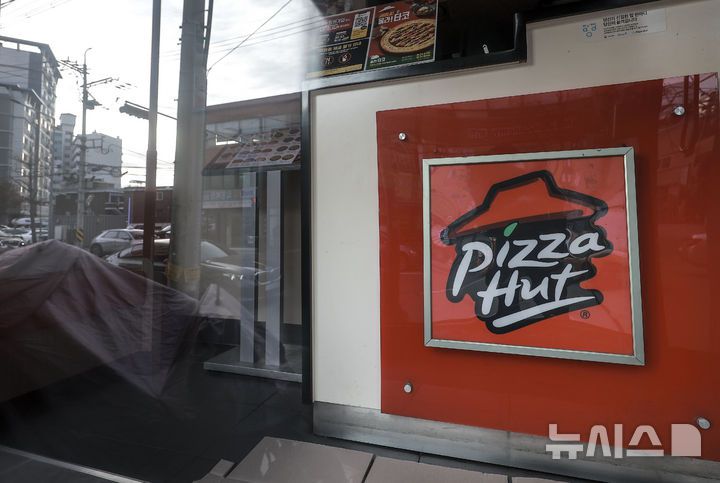 [서울=뉴시스] 정병혁 기자 = 서울시내 피자헛 매장. 2024.12.17. jhope@newsis.com