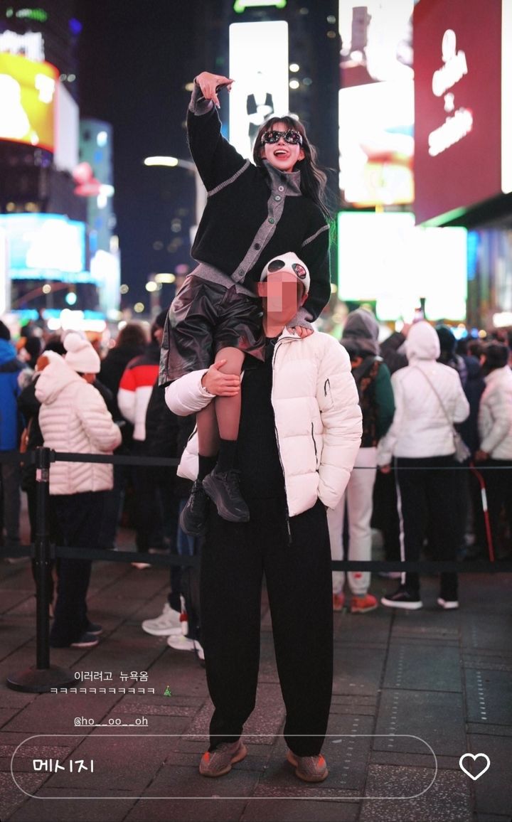 [서울=뉴시스] 인플루언서 최준희가 26일 자신의 인스타그램에 남자친구와 찍은 사진을 공개했다. (사진=최준희 인스타그램 캡처) 2024.12.26. photo@newsis.com *재판매 및 DB 금지