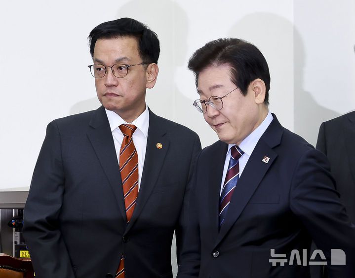 뉴시스