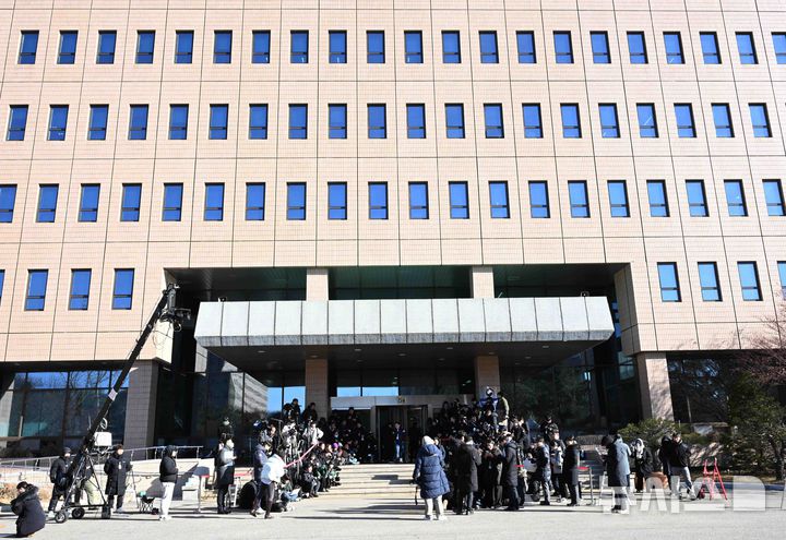 [과천=뉴시스] '임성근 구명로비' 의혹을 수사하는 특별검사팀이 송창진 전 고위공직자범죄수사처(공수처) 수사2부장검사의 국회 위증 고발 사건과 관련한 자료를 확보하기 위해 29일 공수처에 대한 강제수사에 착수했다. 2025.08.29. photo@newsis.com