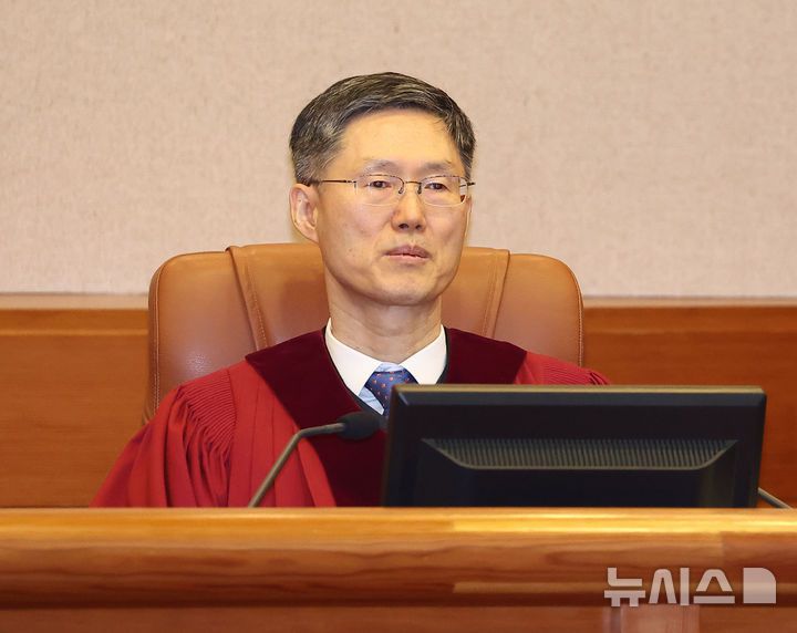 [서울=뉴시스] 홍효식 기자 = 문형배 헌법재판소장 권한대행이 22일 오전 서울 종로구 헌법재판소에서 열린 최상목 대통령 권한대행 부총리 겸 기획재정부 장관의 헌법재판관 미임명 관련 권한쟁의심판 1차 변론에 참석해 있다. (공동취재) 2025.01.22. photo@newsis.com