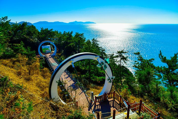 [여수=뉴시스] 여수 금오도 비렁길 출렁다리  (사진=뉴시스DB) photo@newsis.com *재판매 및 DB 금지