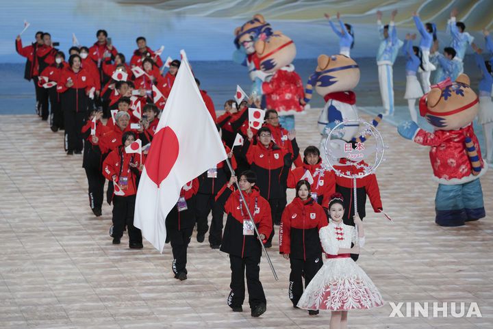 [하얼빈=신화/뉴시스] 7일(현지 시간) 중국 하얼빈 국제 컨벤션 전시 스포츠센터에서 열린 2025 하얼빈 동계 아시안게임 개막식에서 일본 선수단이 입장하고 있다. 2025.02.07.