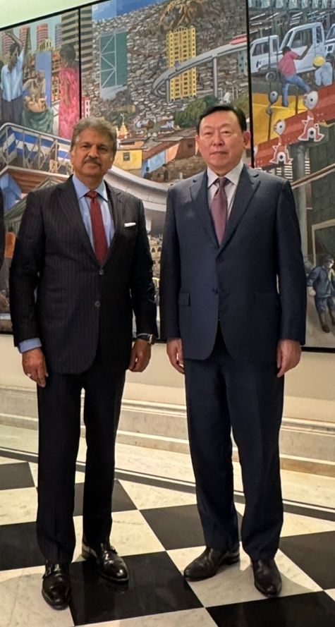 신동빈 롯데 회장(오른쪽)과 아난드 마힌드라 마힌드라그룹 회장 (사진=롯데 제공) *재판매 및 DB 금지