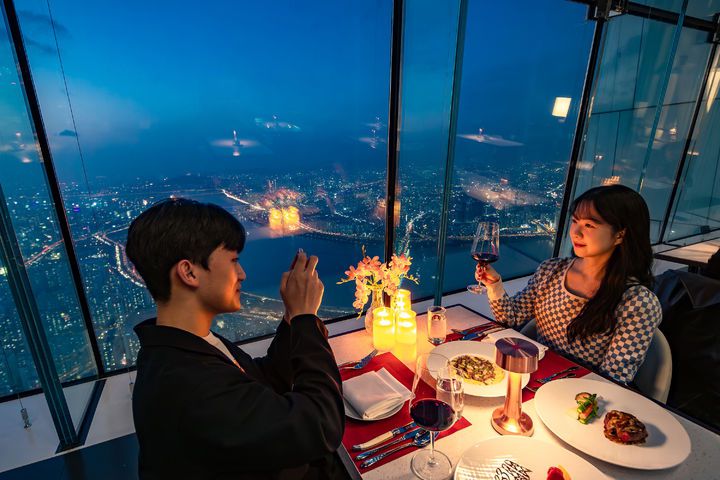 서울스카이 '123 라운지'의  '서울스카이 밸런타인데이 스페셜 디너 패키지' *재판매 및 DB 금지