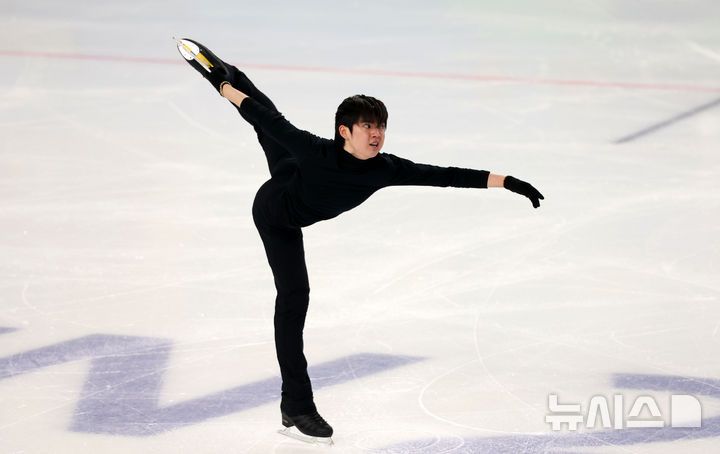 [하얼빈(중국)=뉴시스] 김선웅 기자 = 하얼빈 동계아시안게임 피겨스케이팅 남자 싱글에 출전하는 차준환이 10일(현지 시간) 중국 하얼빈 헤이룽장 빙상훈련센터에서 훈련을 하고 있다. 2025.02.10. mangusta@newsis.com