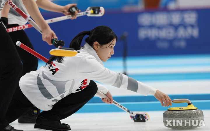[하얼빈=AP/뉴시스]여자 컬링 대표팀. 2025.02.11.